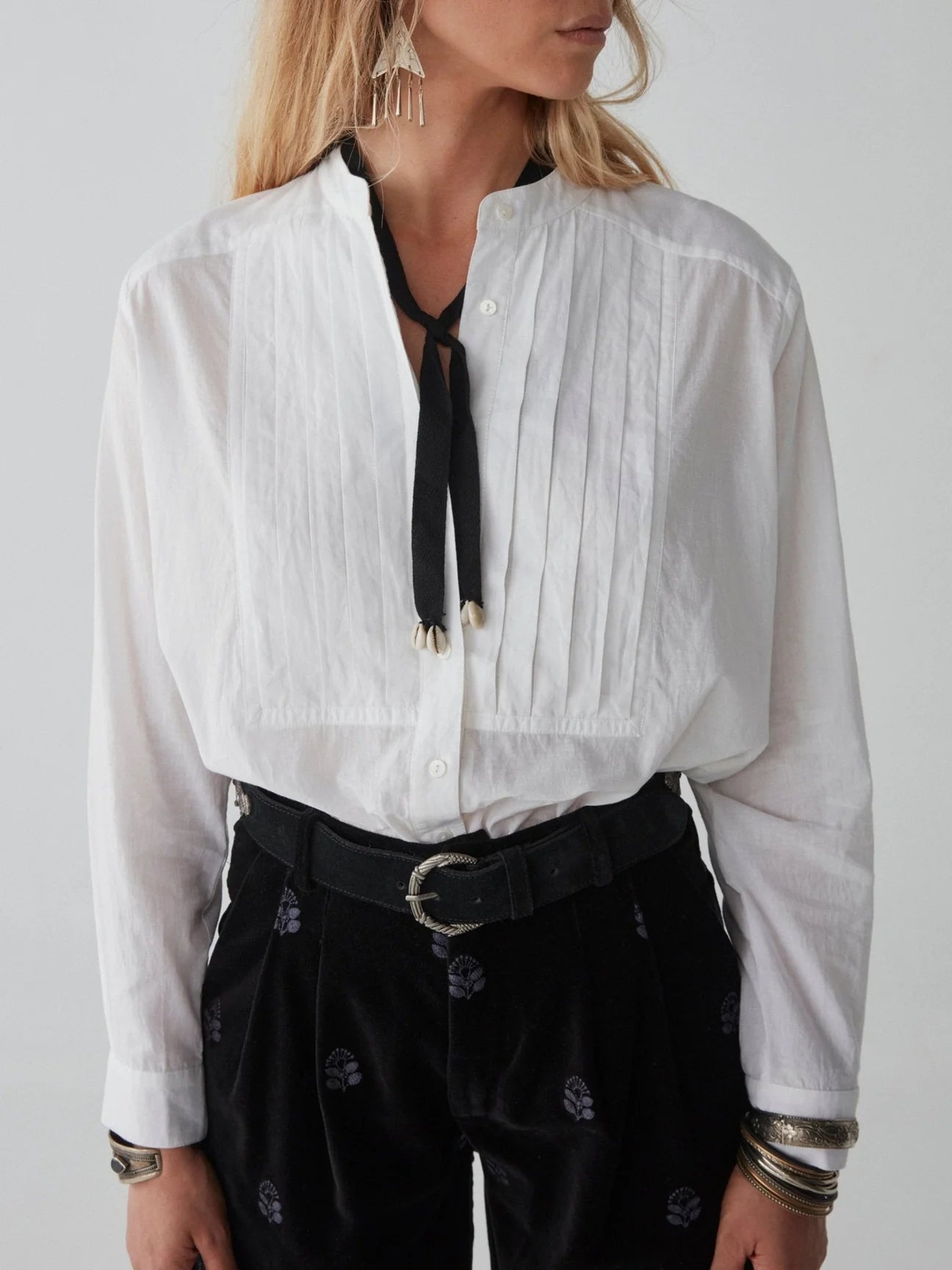 Maison Hotel Yves Blouse - Tuxedo Off White Elegant Embroidery Blouse