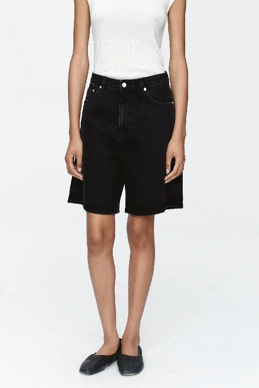 RELAXED JEAN SHORT - BLACK Cozy Wide-Legged Jeans