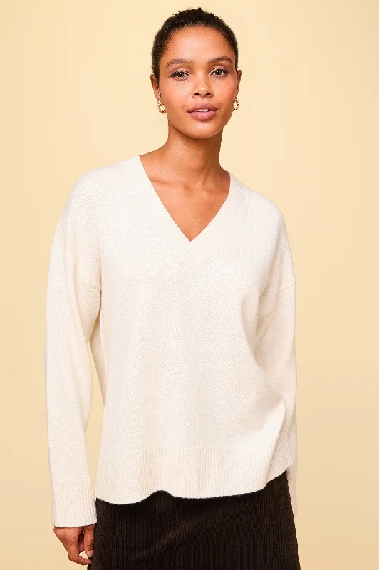 Merino Wool Relaxed V Neck Jumper | Cream Stylish Fashionable Trendy
