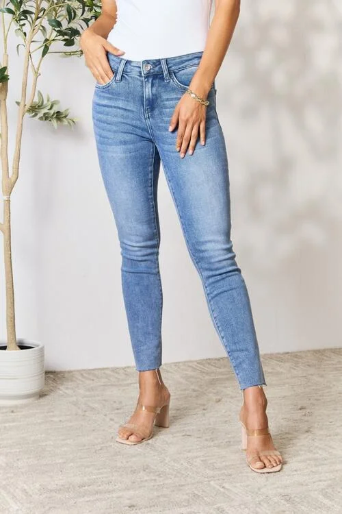 BAYEAS Raw Hem Ladies Skinny Jeans Comfortable Faded High-Rise Jeans